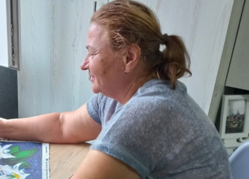 V chráněném bydlení se cítím jako doma, říká Elena z Moldavska, která má duševní poruchu