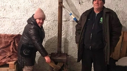 Jsme velmi vděční, že nám dodáváte topivo, i když se střílí, říká Inna z frontové obce na Ukrajině