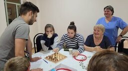 5 způsobů, jak prostřednictvím mezigeneračních klubů pomáháme starším lidem v Moldavsku zvládat osamělost 