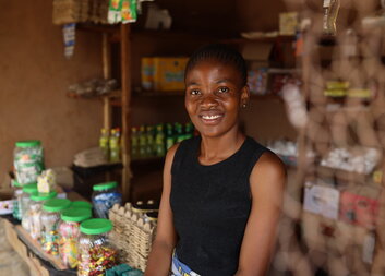 I knew that if we did not escape, we would die, says Elody from Zambia, who started a new life with the help of Caritas Czech Republic