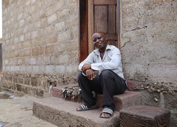 54letý Jonathan v Zambii úspěšně farmaří, k lepšímu životu mu pomohla Charita