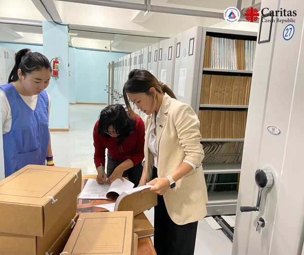 Předávání materiálů Národnímu archivu Mongolska