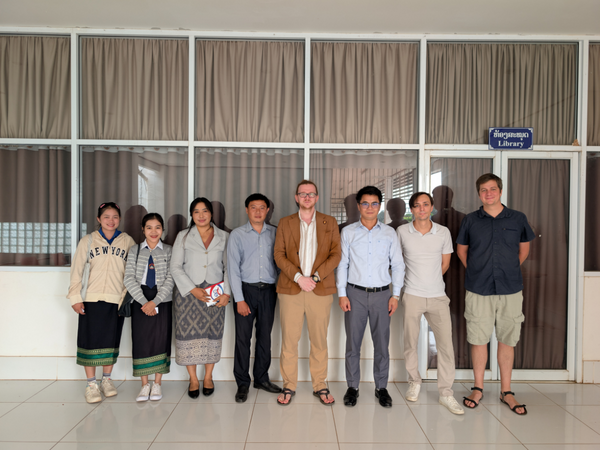 Čeští odborníci v Laosu