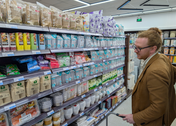 Laos řeší problém hromadícího se odpadu s pomocí Charity Česká republika a české expertízy 