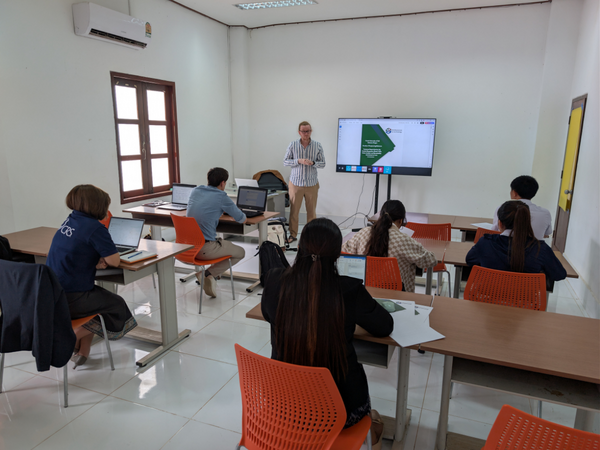 Děkan fakulty doc. Ing. Hynek Roubík, Ph.D. pořádá workshop pro laoské kolegy
