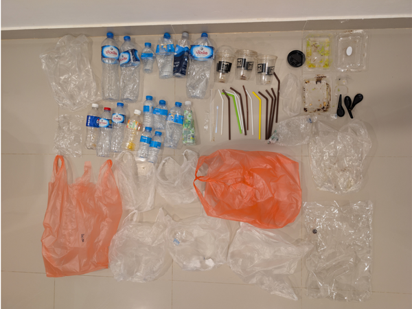 Plasty, co čeští odborníci v Laosu nasbírali