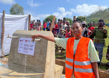 Almaz se kvůli špinavé vodě bála o zdraví svých dětí, dnes se stará o pitnou vodu pro celou komunitu 