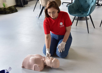 Charita Česká republika vytváří nové bezpečnostní standardy pro zaměstnance humanitární pomoci a rozvojové spolupráce 