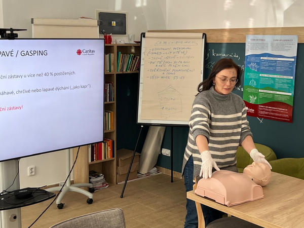 Kristýna během školení pro zaměstnance Charity