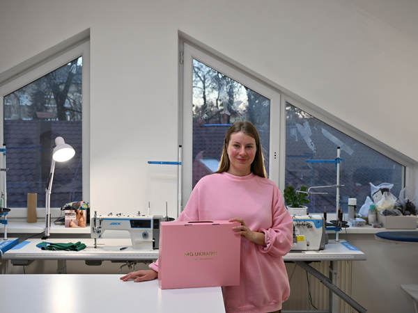 Olga se svou maminkou získaly grant od Charity Česká republika na vybavení pro rozšíření výroby. 