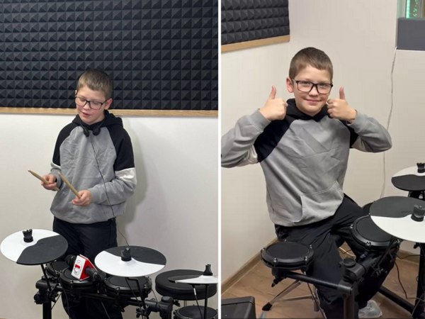 Pavlo se těší, až se jeho otec vrátí domů z války 