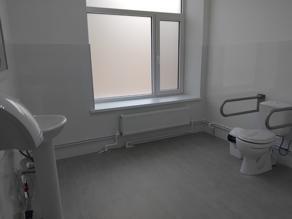 Nová sociální zařízení jsou snadno dostupná jednotlivcům se sníženou pohyblivostí nebo postižením Nová sociální zařízení jsou snadno dostupná jednotlivcům se sníženou pohyblivostí nebo postižením