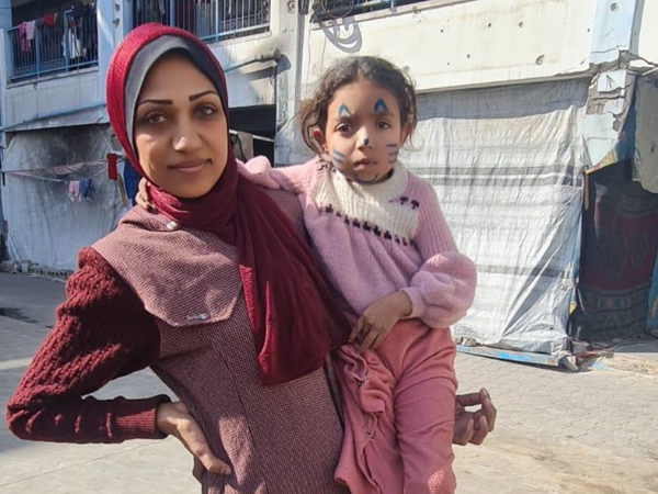 Matka musela Rafahu všude nosit